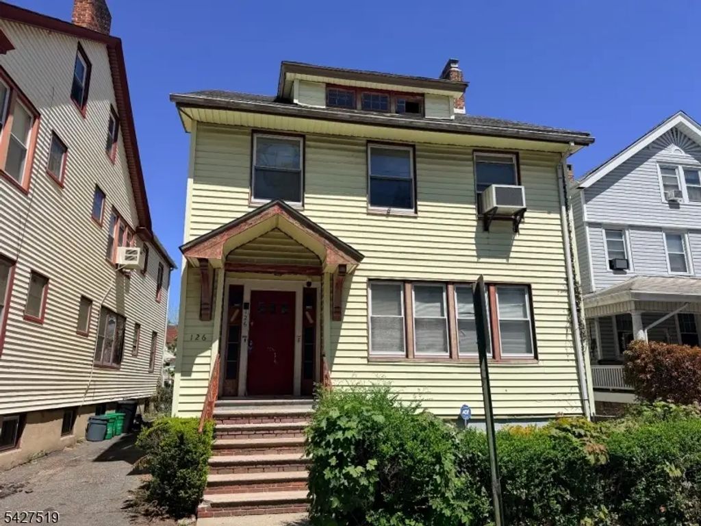 126 Chestnut St, East Orange City