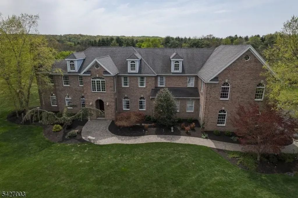 22 Spruce Ln, Montgomery Twp.