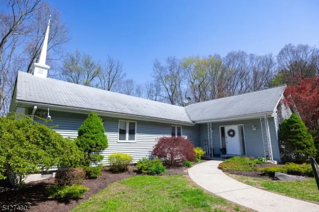 65 New Mashipacong Rd, Montague Twp.