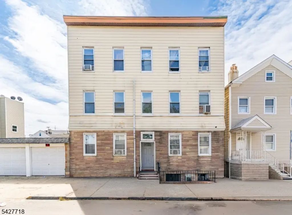 51 Richards St, Newark City