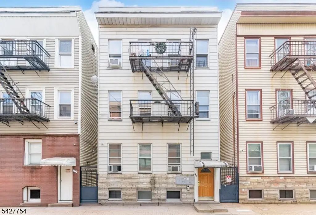 369 E Kinney St, Newark City