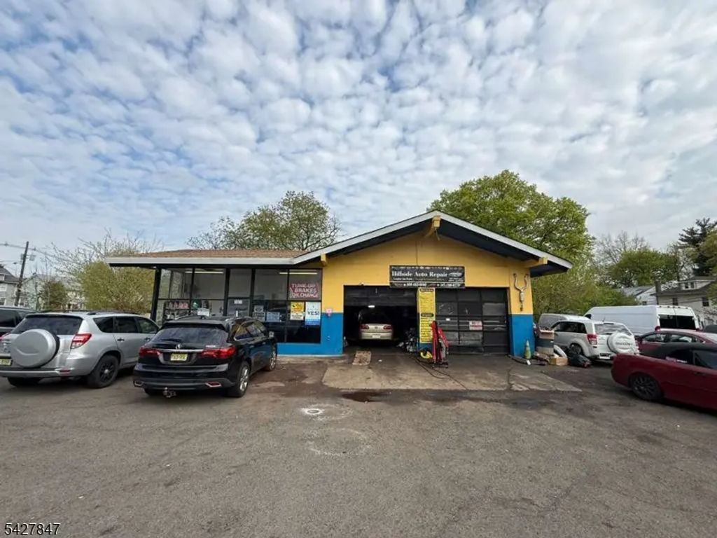 1601 Maple Ave, Hillside Twp.