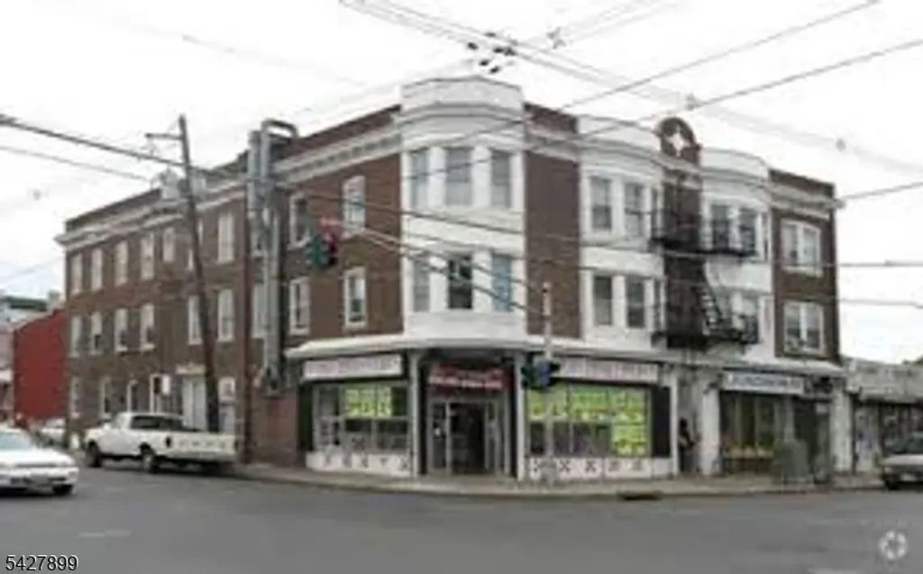 1163 E State St, Trenton City