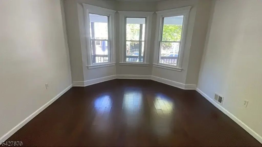 120 S 7th St, Newark City