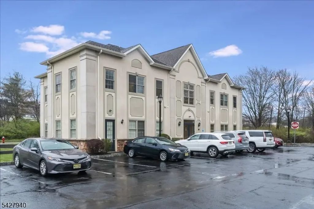 172 Washington Valley Rd, Warren Twp.