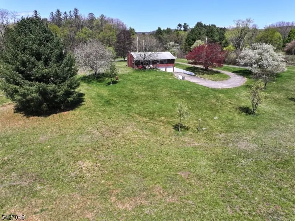 217 River Rd, Montague Twp.