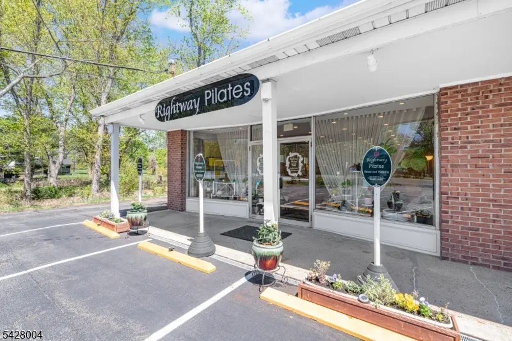 427 Route 24, Chester Twp.