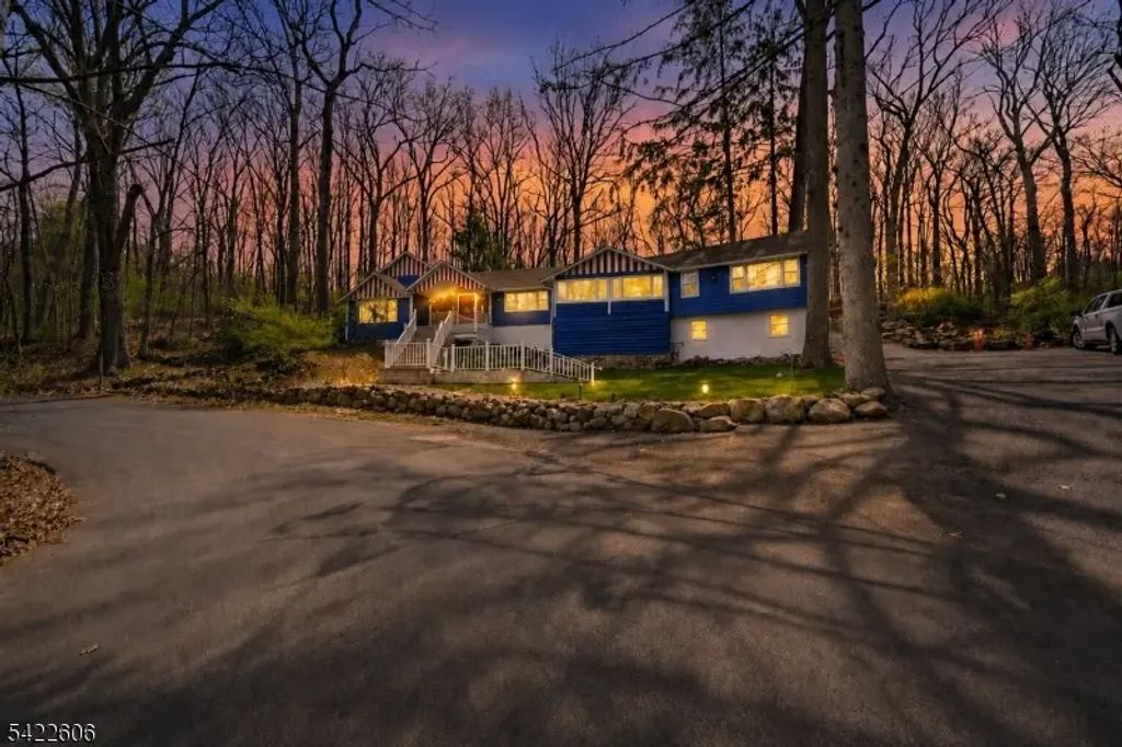 399 Springbrook Trl, Byram Twp.