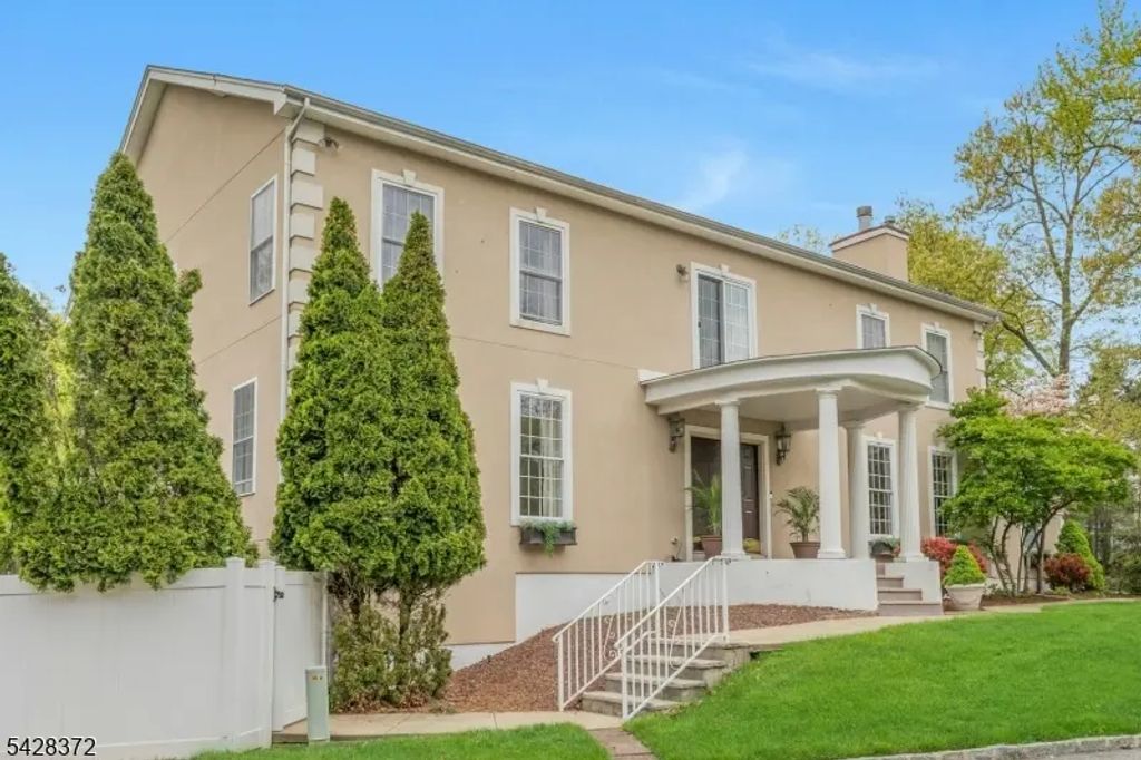 16 Lenape Trail, Montclair Twp.