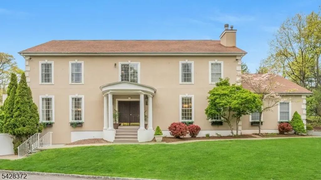 16 Lenape Trail, Montclair Twp.