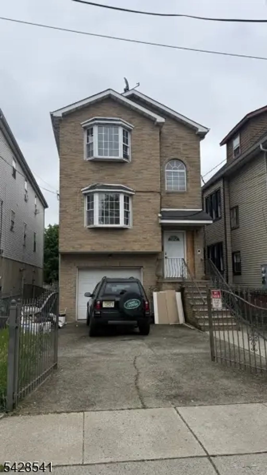 94 Osborne Ter, Newark City