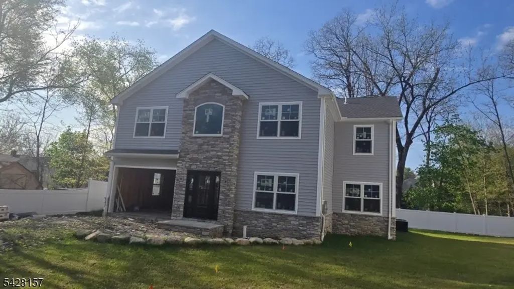 2 Ashley Ct, Butler Boro