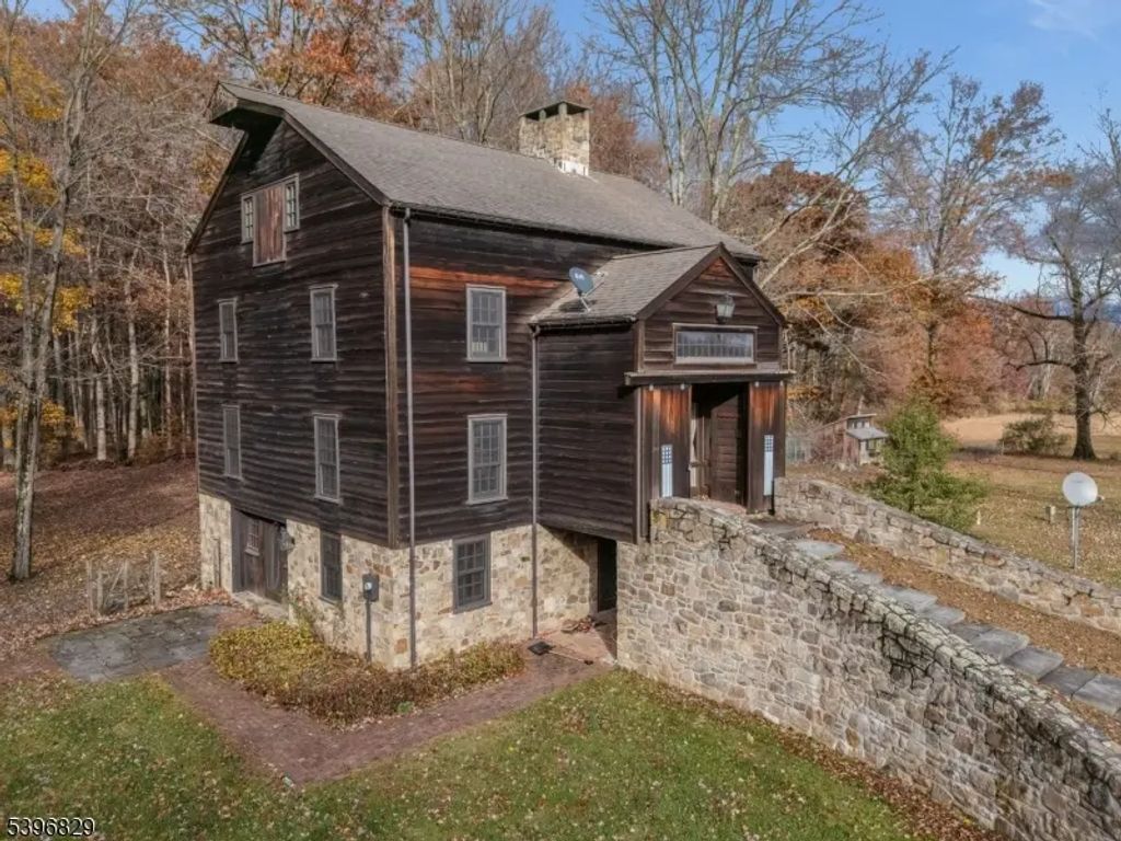 140 Driftway East, Union Twp.