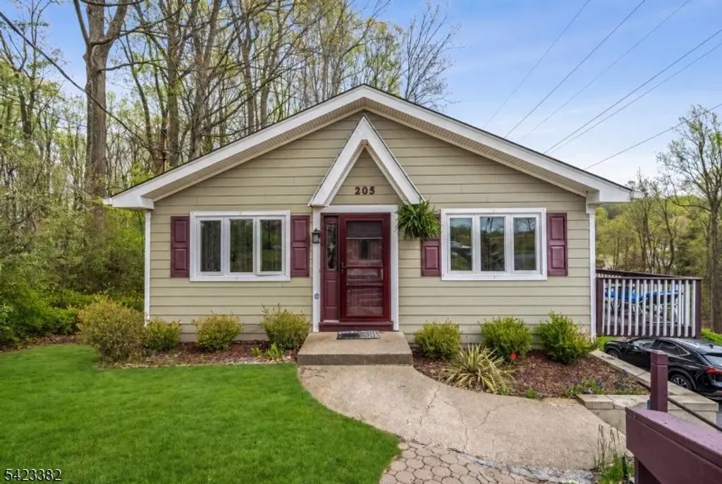 205 Old Center Grove Rd, Randolph Twp.