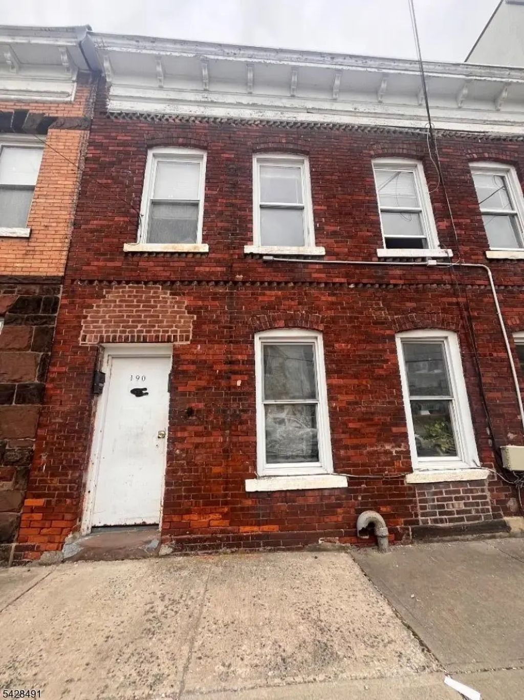 190 Heckel St, Belleville Twp.