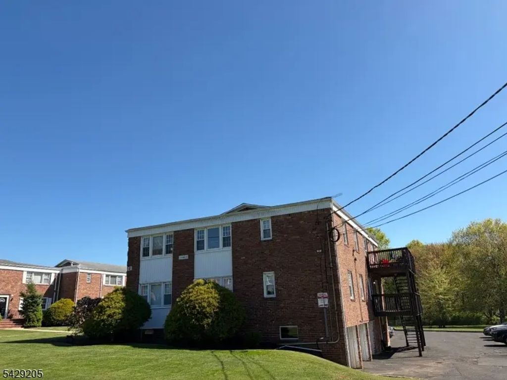 6 Columbia Dr, Bridgewater Twp.