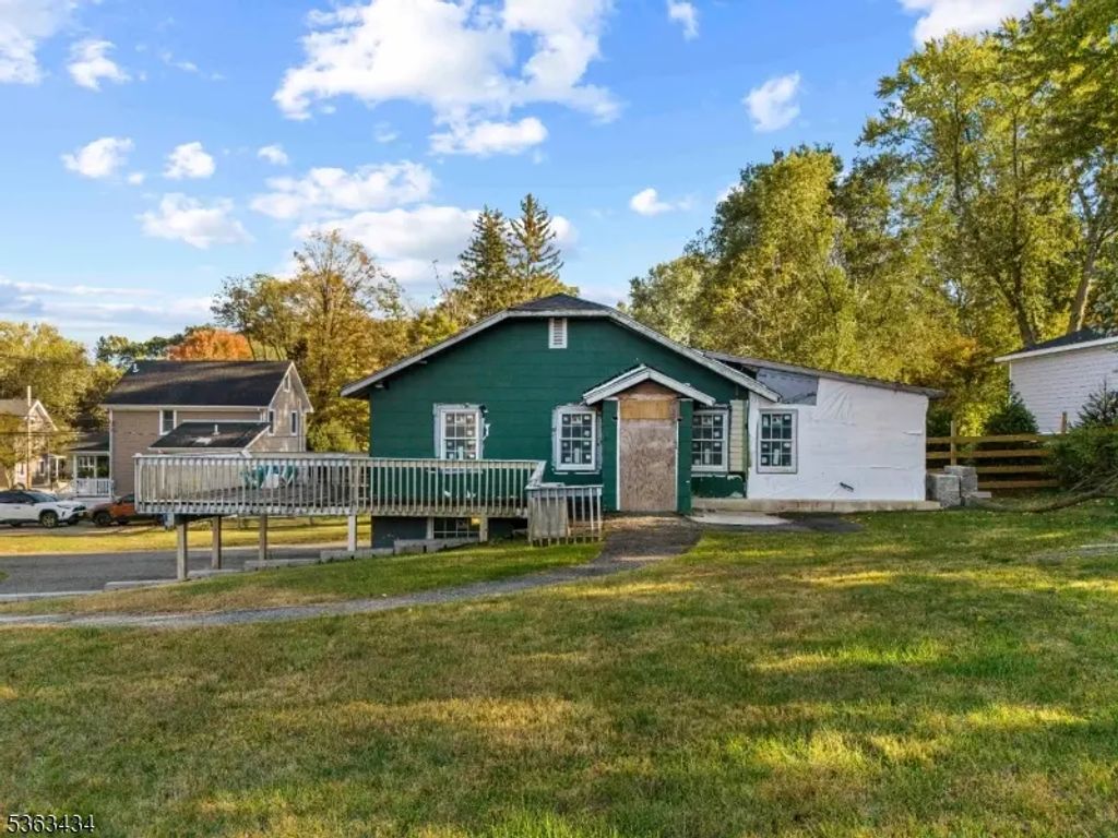 7 River Rd, Montville Twp.