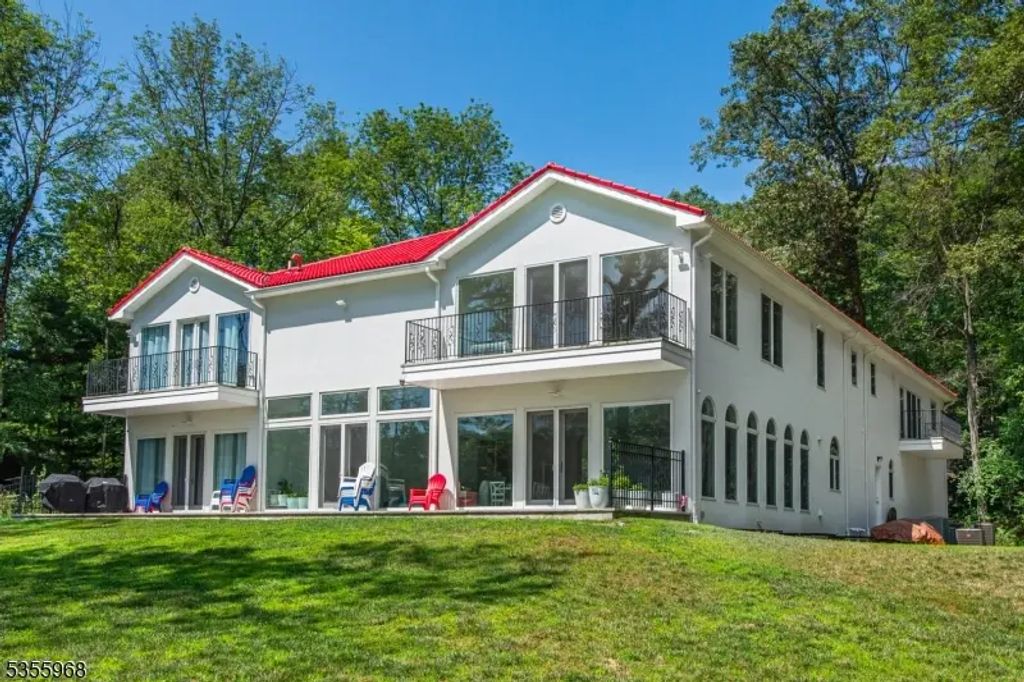 34 W Shore Rd, Mountain Lakes Boro