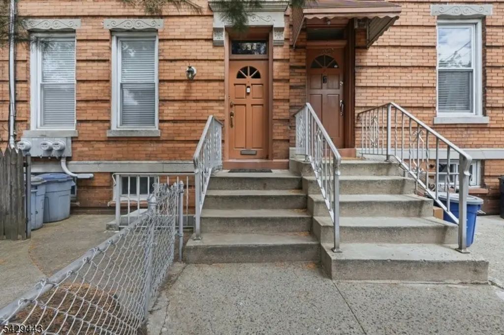 394 Woodlawn Ave, Jersey City