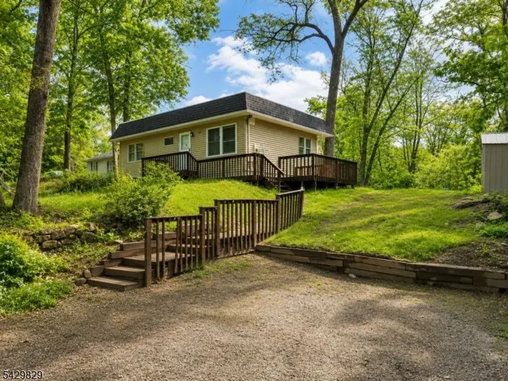 912 E Walnut Dr, Stillwater Twp.