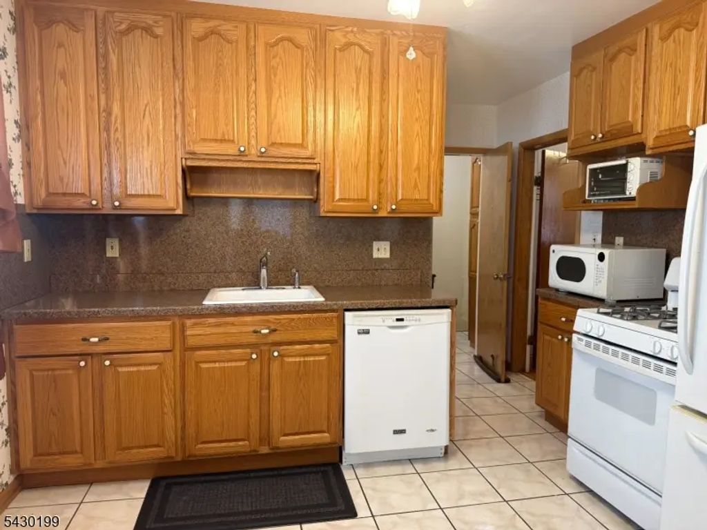 72 Baldwin Pl, Bloomfield Twp.