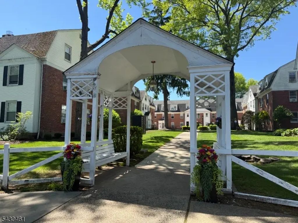 160 Gordonhurst Ave, Montclair Twp.