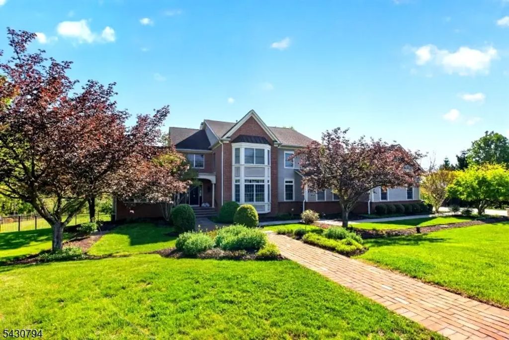 8 Morningside Ct, Raritan Twp.