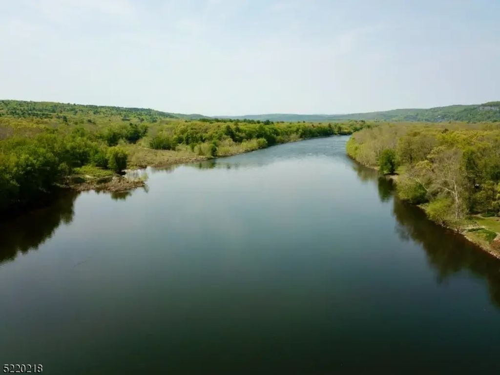 74 River Rd, Montague Twp.