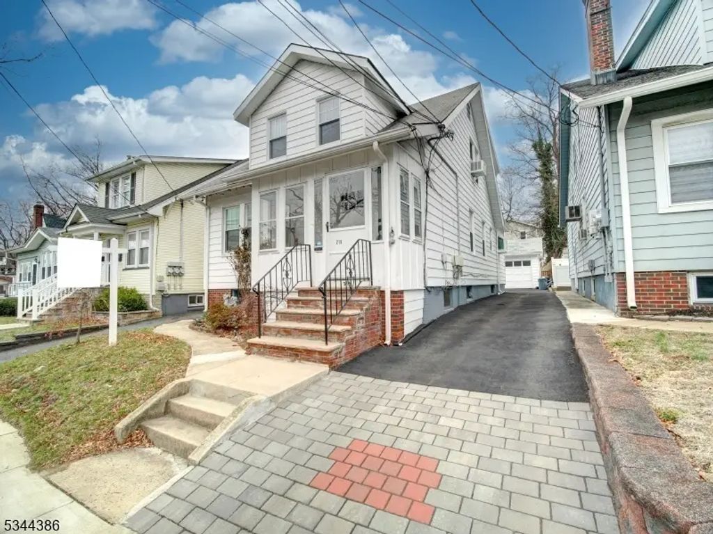 215 Jacoby St, Maplewood Twp.