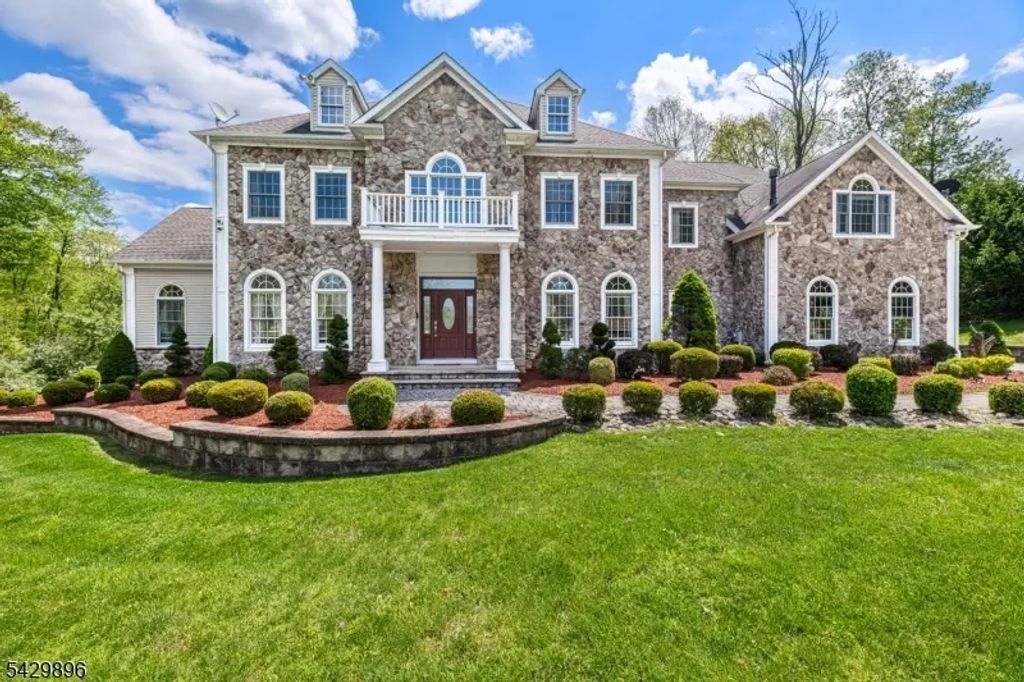 8 Peach Tree Ln, Chester Twp.