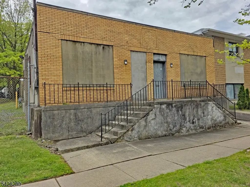 1252 South Ave, Plainfield City