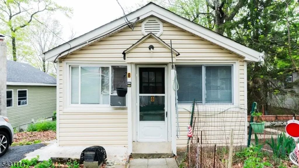 8 Cornell Way, Hopatcong Boro
