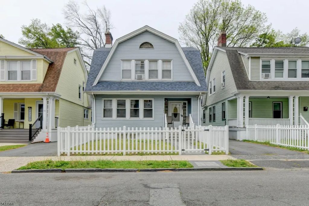 147 4th Ave, East Orange City