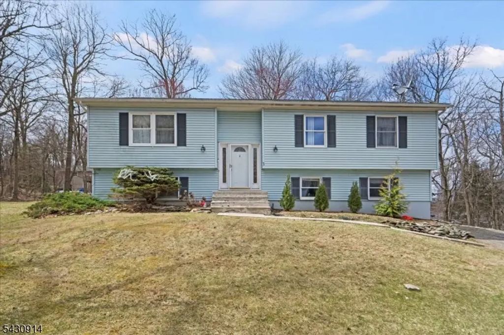 3 Cold Spring Dr, Vernon Twp.