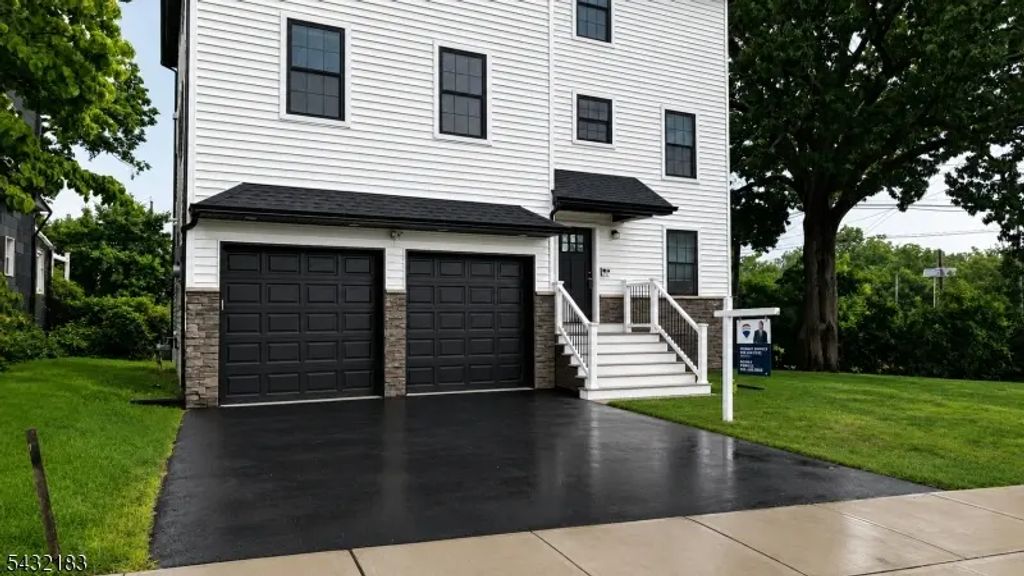 7 Maple St, Bloomfield Twp.