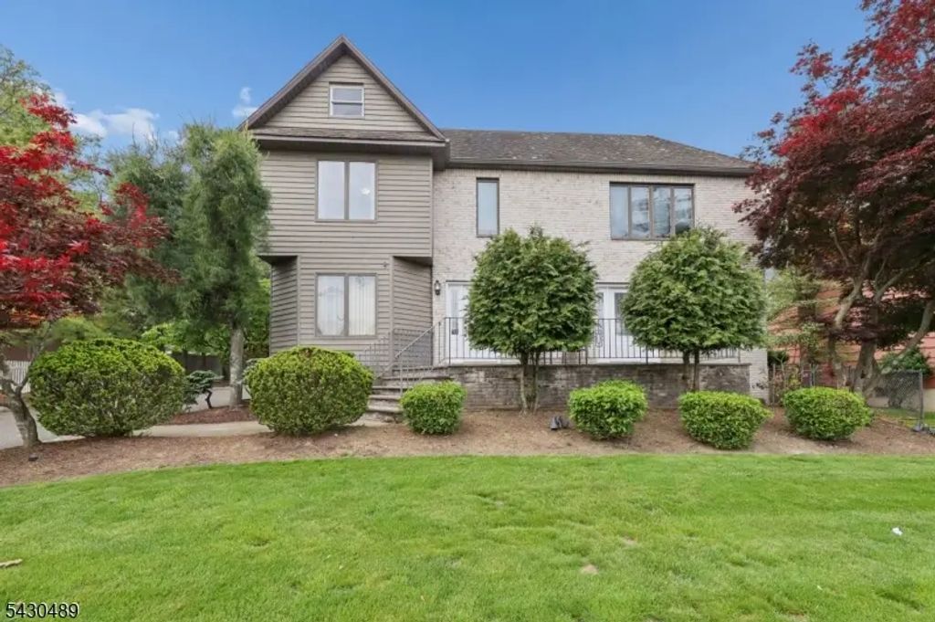 15 W Bradford Ave, Cedar Grove Twp.