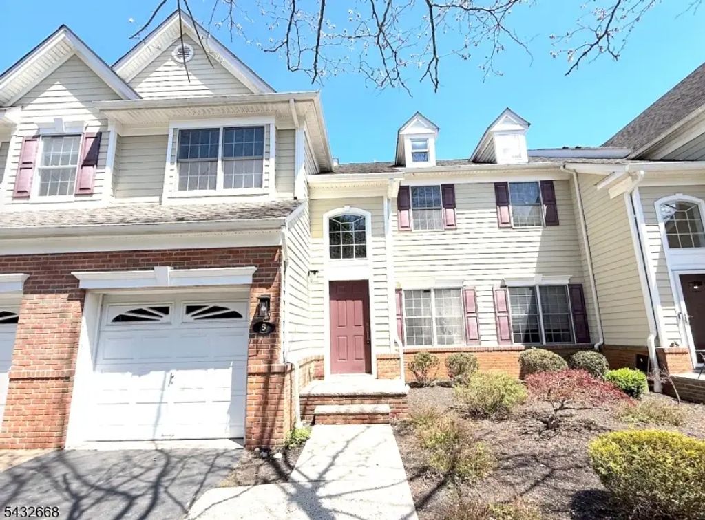 5 Magnolia Ln, Cedar Grove Twp.