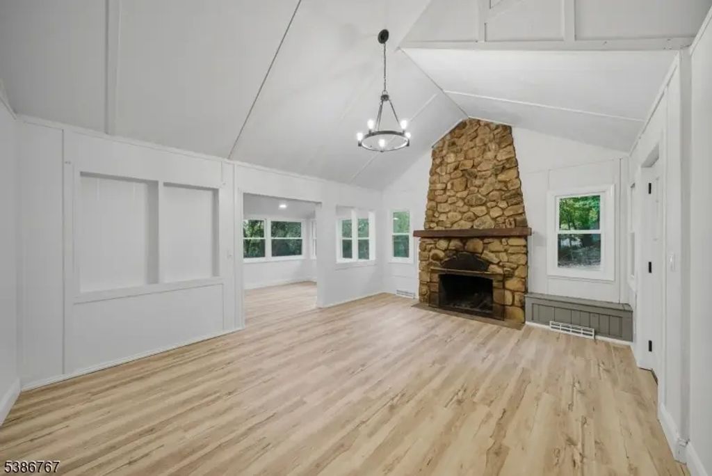 330 Springbrook Trl, Sparta Twp.