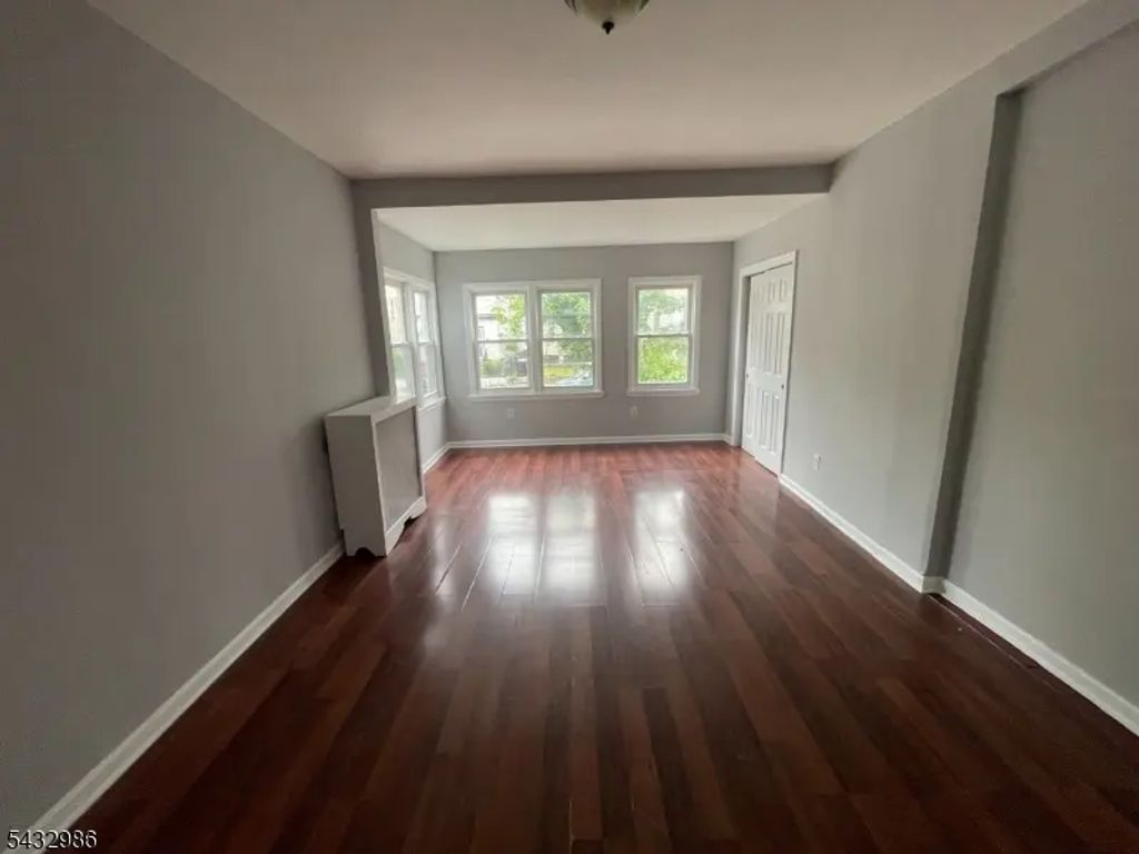 8 Treacy Ave, Newark City