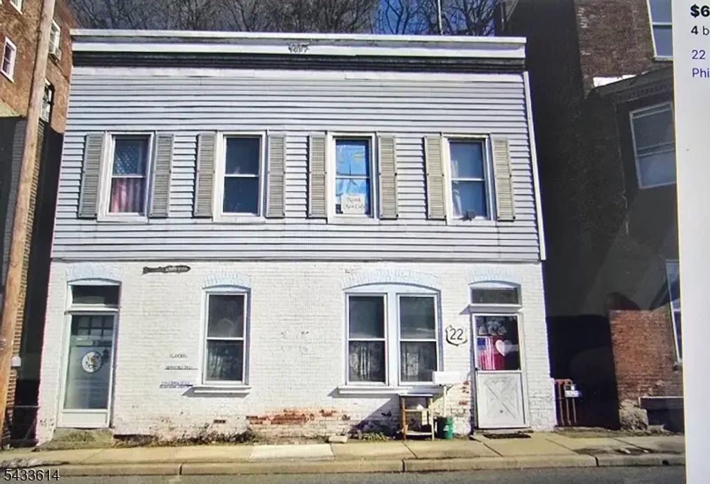 22-24 N Main St, Phillipsburg Town