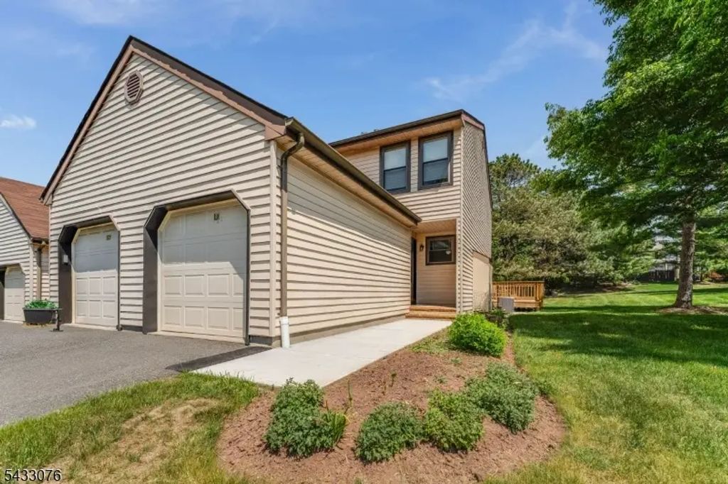 130 Locust Ct, Raritan Twp.