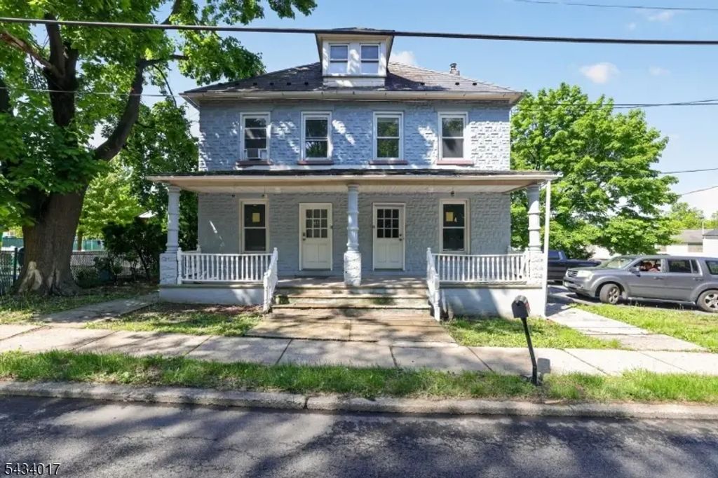 582-584 Roseberry St, Phillipsburg Town