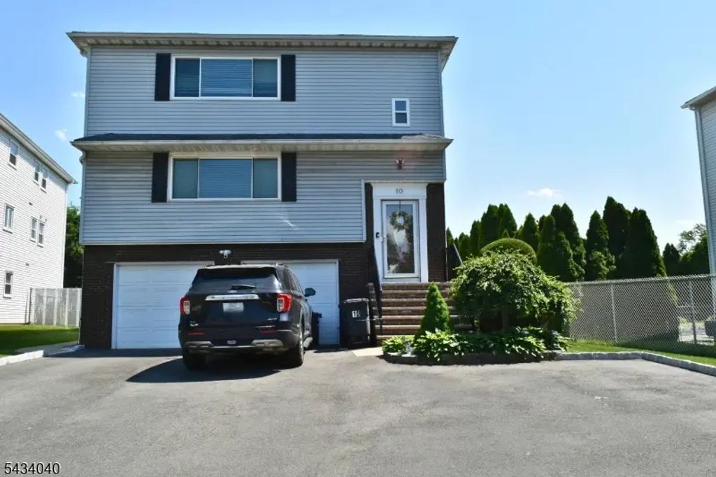 10 Garden Dr, Elmwood Park Boro