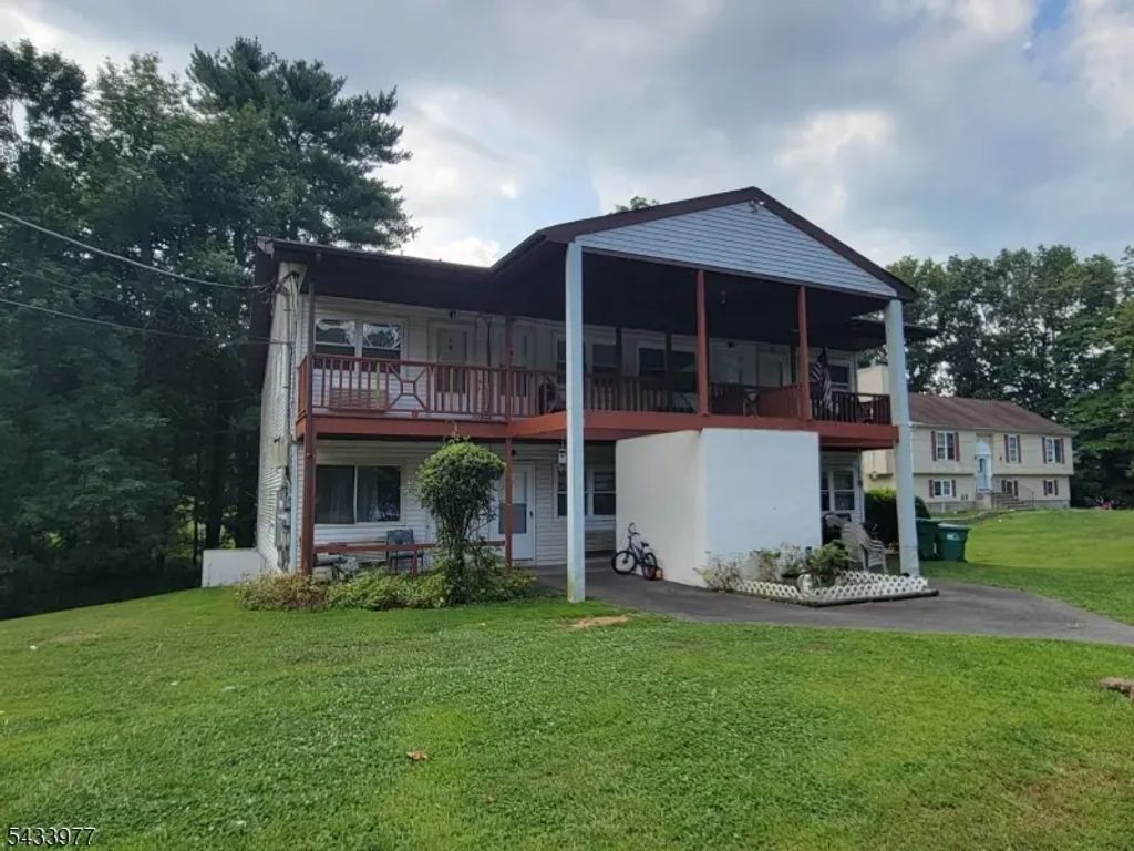 371 Lake Shore South, Montague Twp.