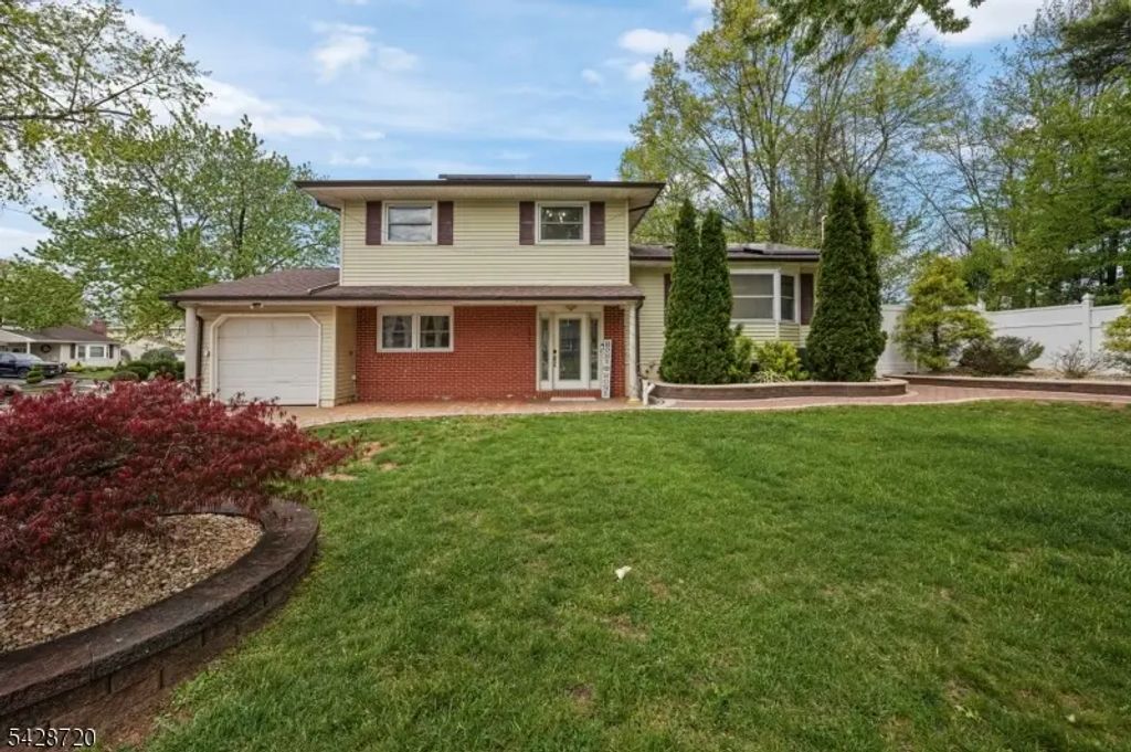 1351 Suwanee Dr, North Brunswick Twp.