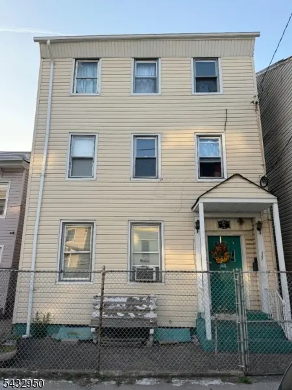 15 Elm St, Paterson City