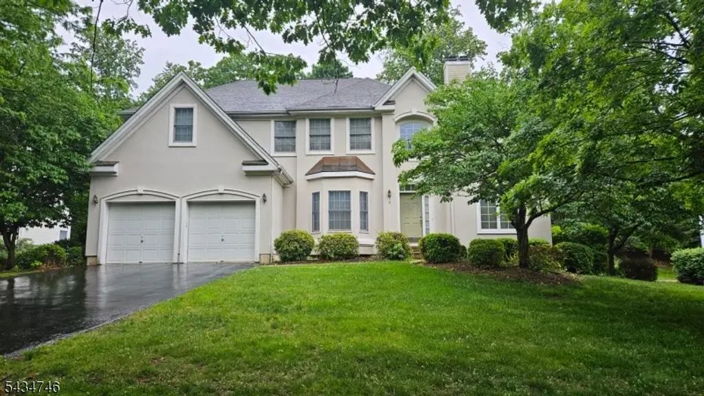 5 Jupiter Hills Ct, Montgomery Twp.