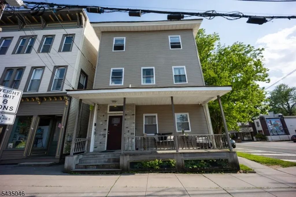 302 Front St, Belvidere Twp.