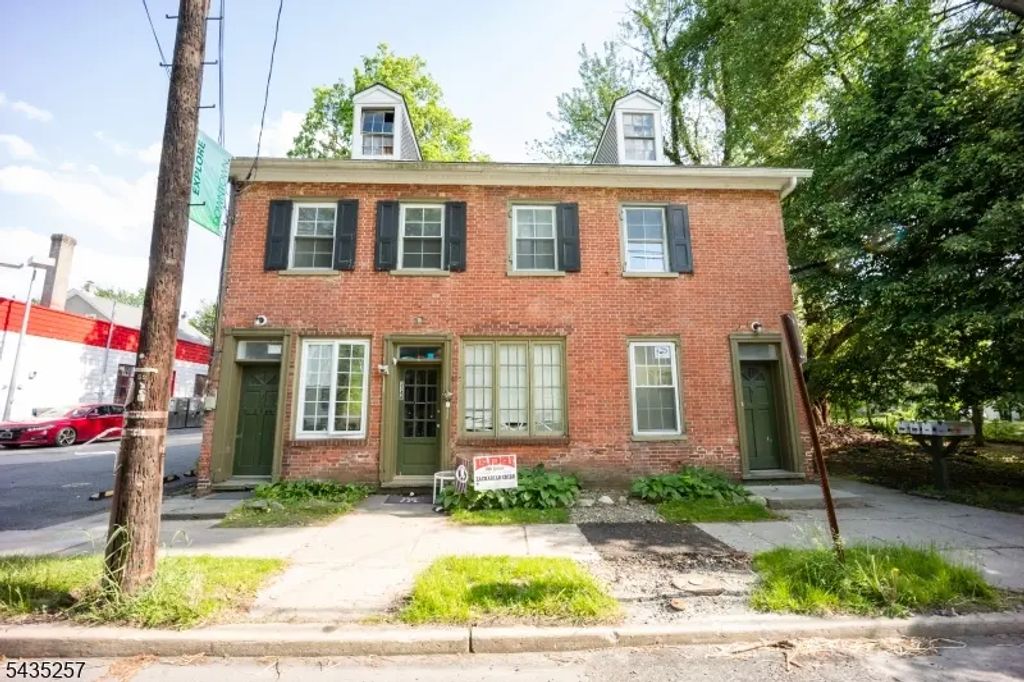 332 Water St, Belvidere Twp.