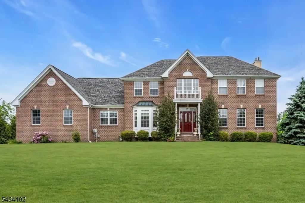 27 Music Mountain Blvd, West Amwell Twp.